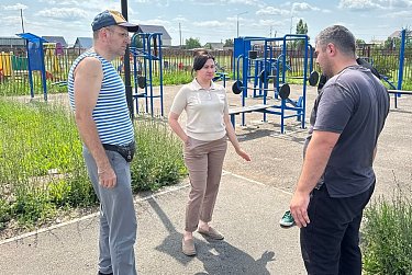 В Прудах благоустроили детскую площадку и установили освещение